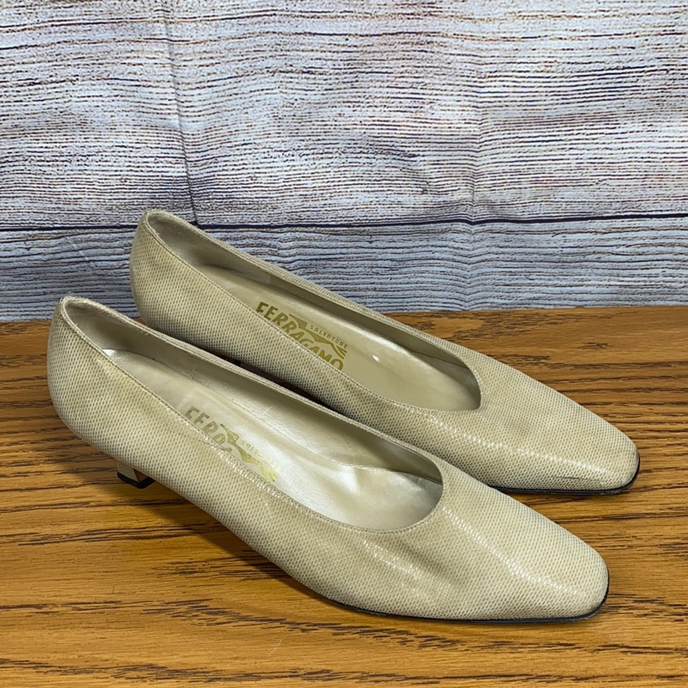 Vintage Salvatore Ferragamo Cream Metallic Pumps Size 10 1/2 Made in Italy
